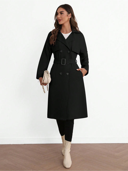 Elegant lång damkappa med bälte – minimalistisk trenchcoat i svart