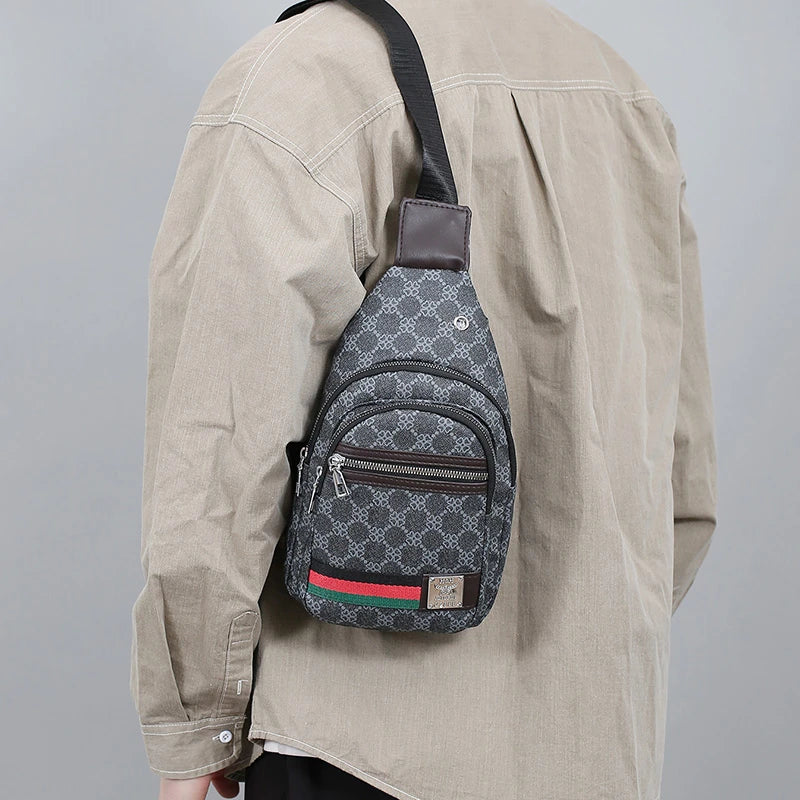 Herr Crossbody Väska – Multifunktionell Axelväska med Hörlursuttag & Stilren Design