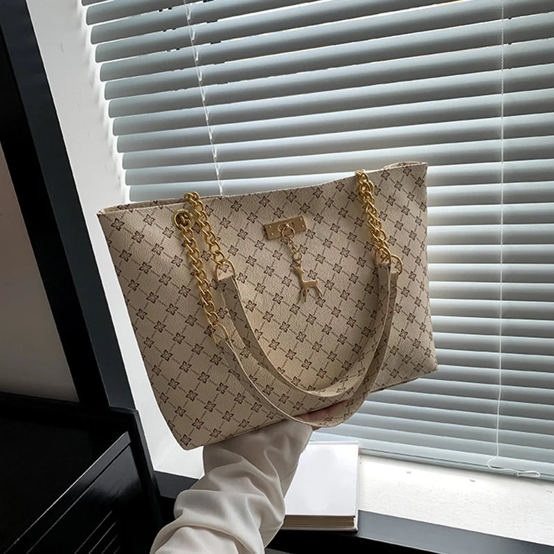 Dam Handväska – Stor Tote i Mjukt Läder med Accessoarer