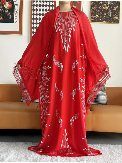 Sommarabaya – Kortärmad med guldfärgade tryck och matchande sjal