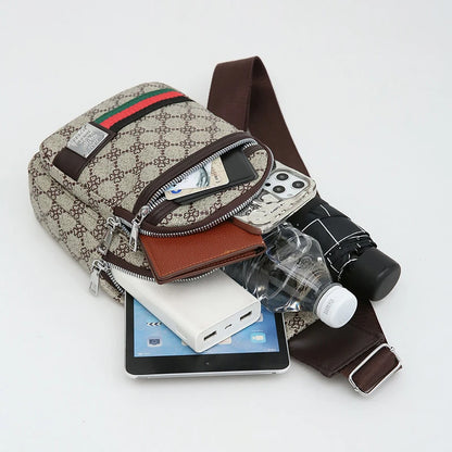 Herr Crossbody Väska – Multifunktionell Axelväska med Hörlursuttag & Stilren Design