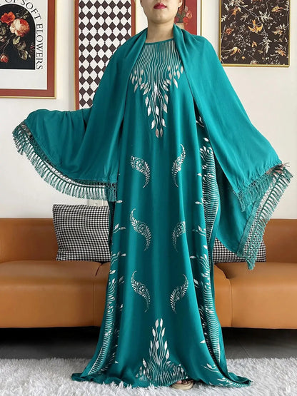 Sommarabaya – Kortärmad med guldfärgade tryck och matchande sjal