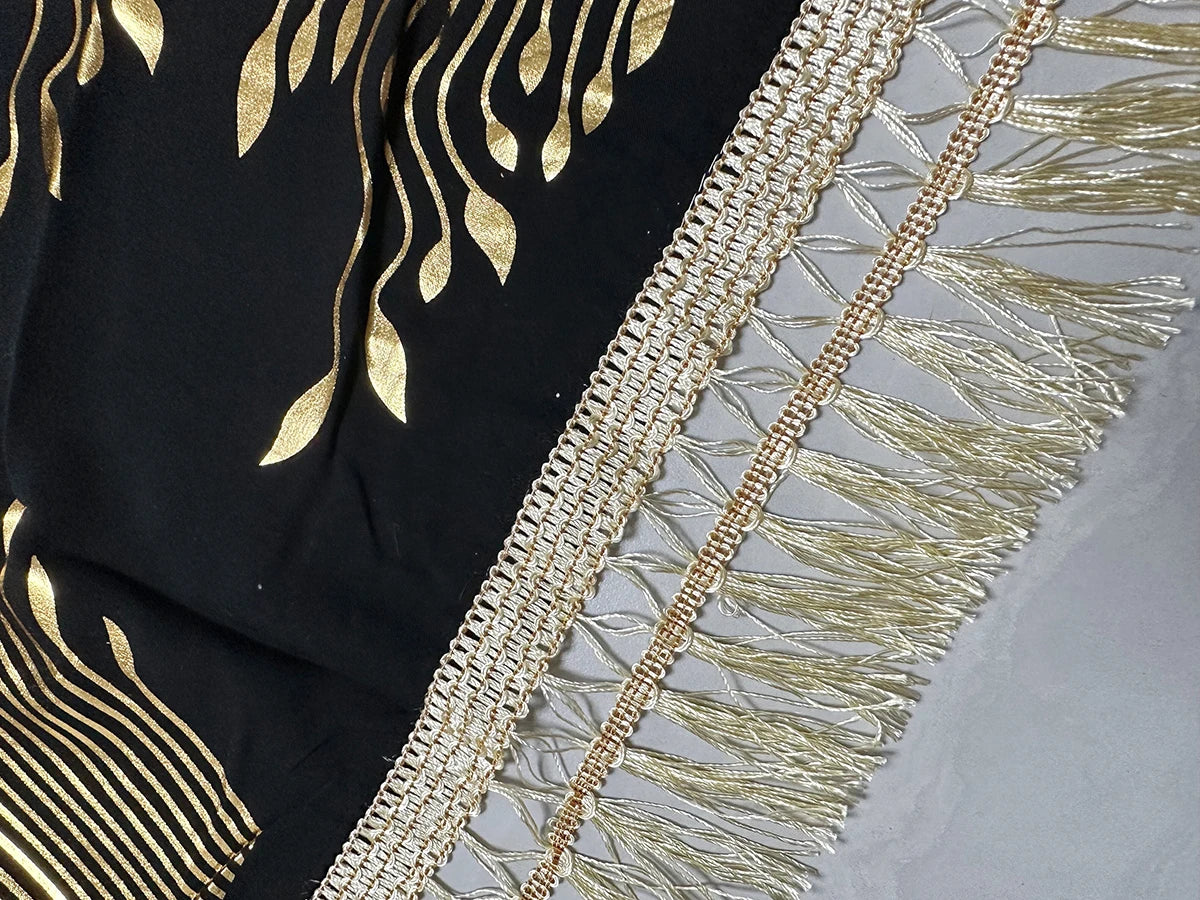 Sommarabaya – Kortärmad med guldfärgade tryck och matchande sjal