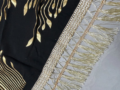 Sommarabaya – Kortärmad med guldfärgade tryck och matchande sjal