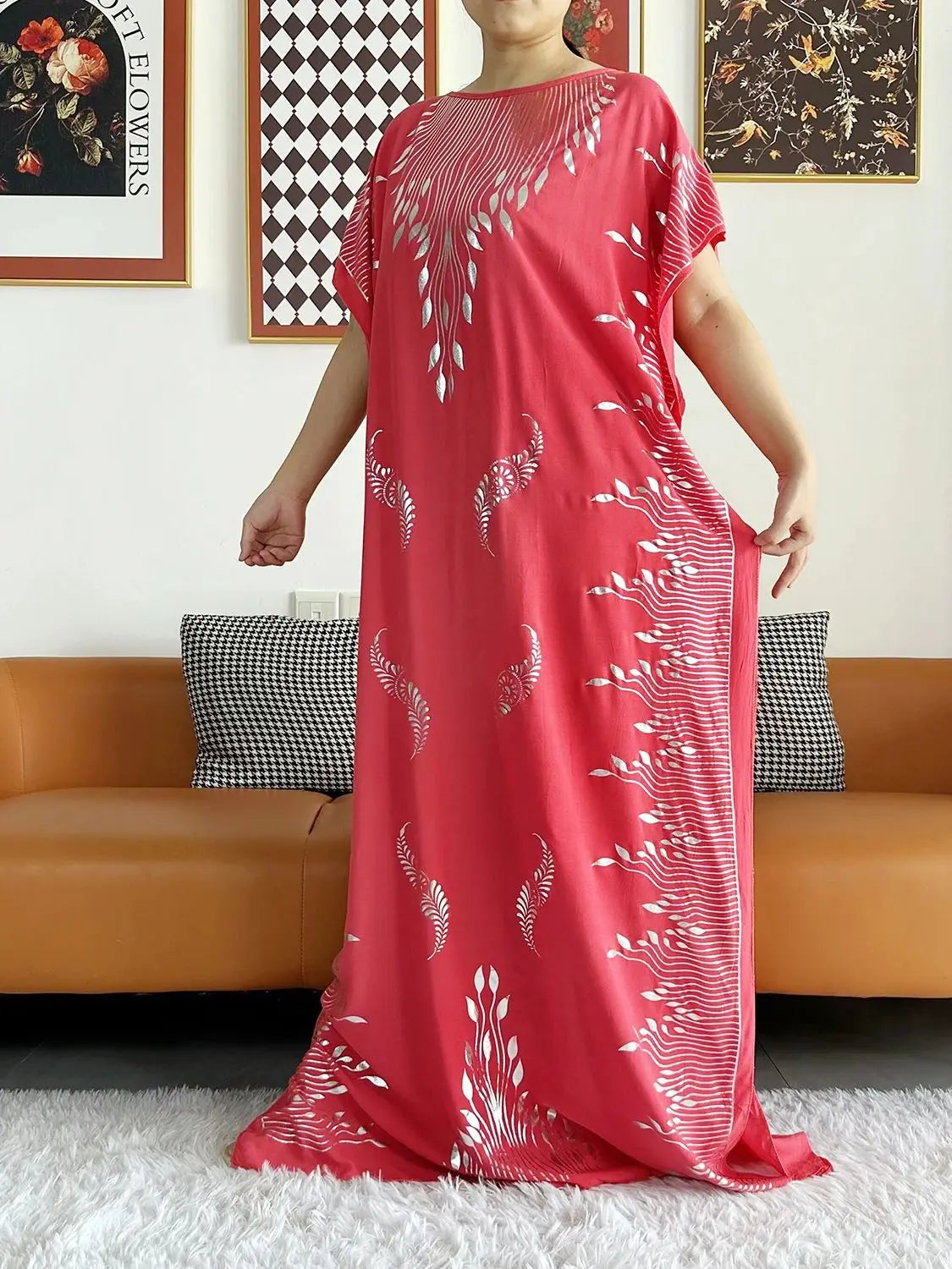 Sommarabaya – Kortärmad med guldfärgade tryck och matchande sjal