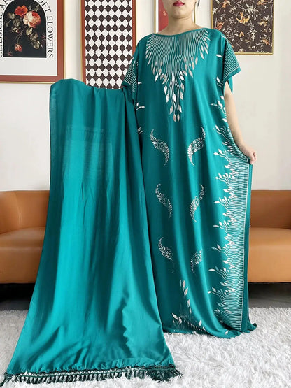 Sommarabaya – Kortärmad med guldfärgade tryck och matchande sjal