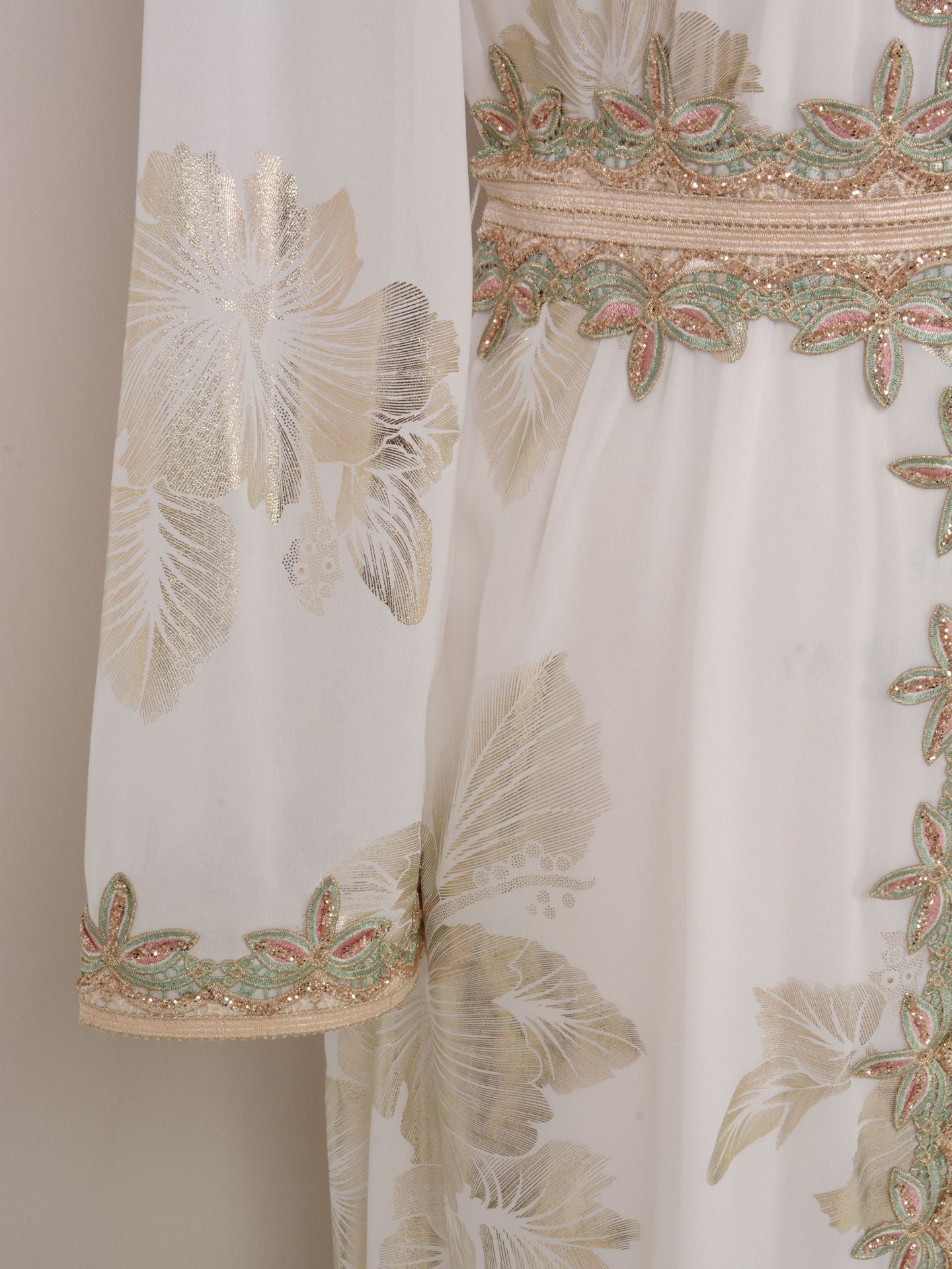 Abaya – lång kaftan, muslimsk klänning