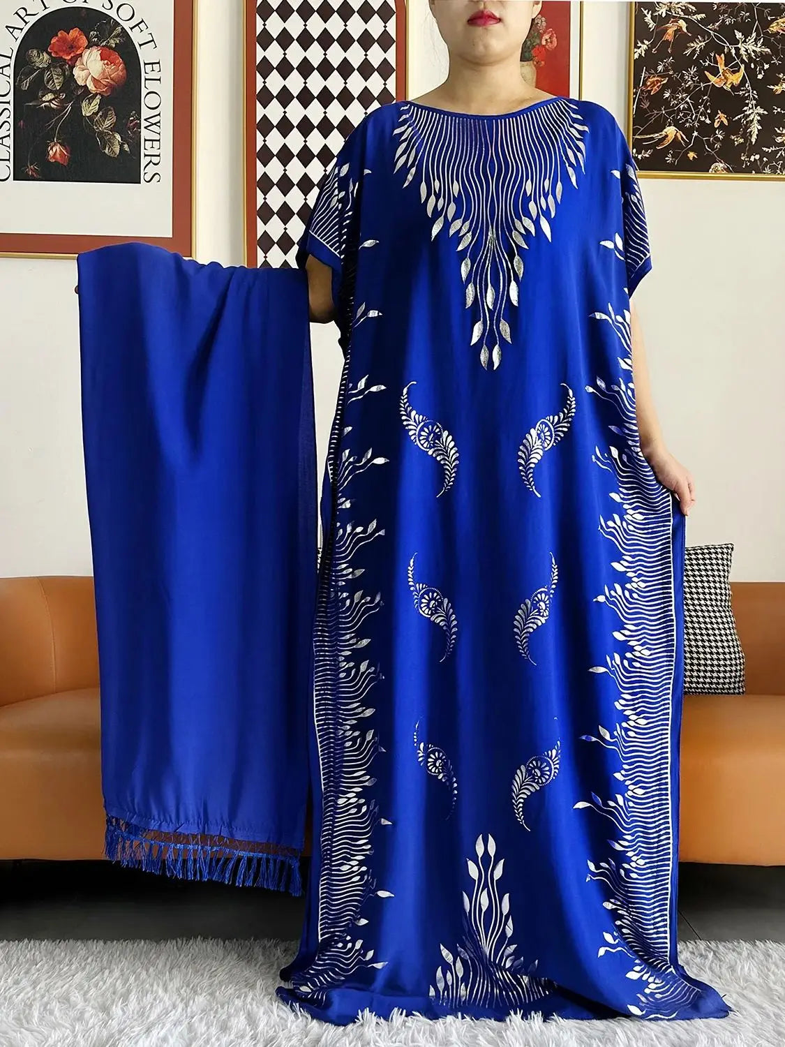 Sommarabaya – Kortärmad med guldfärgade tryck och matchande sjal