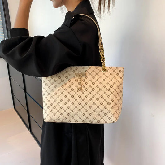 Dam Handväska – Stor Tote i Mjukt Läder med Accessoarer