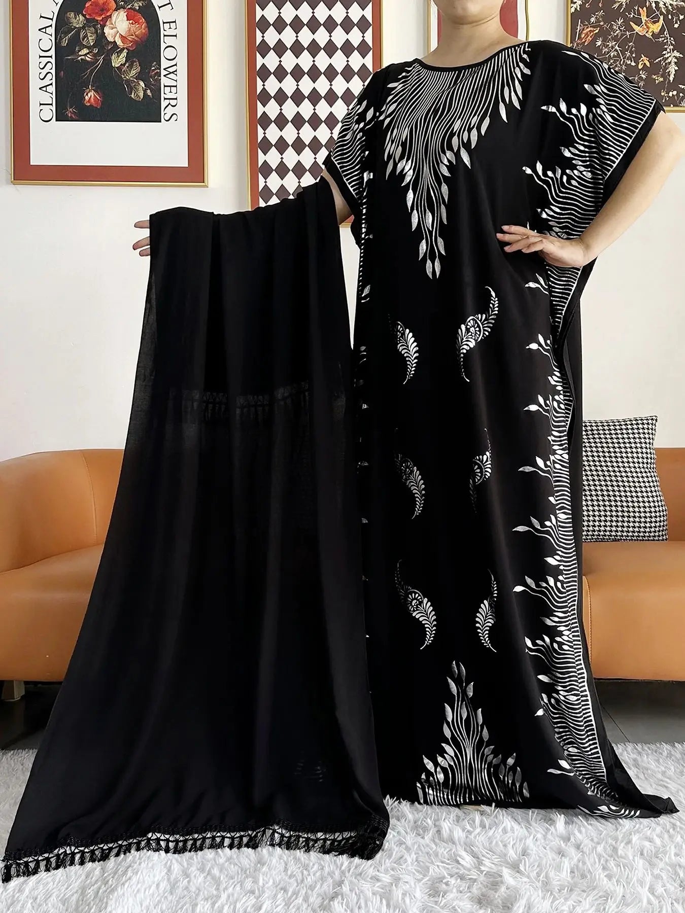 Sommarabaya – Kortärmad med guldfärgade tryck och matchande sjal