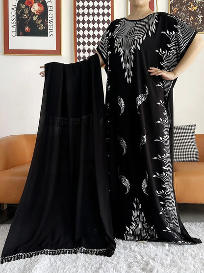 Sommarabaya – Kortärmad med guldfärgade tryck och matchande sjal