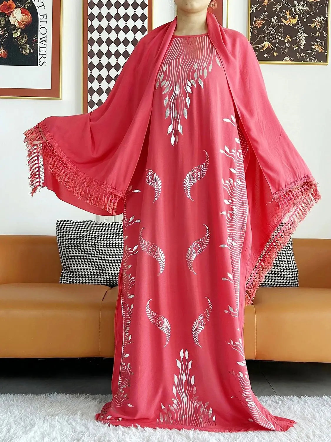 Sommarabaya – Kortärmad med guldfärgade tryck och matchande sjal