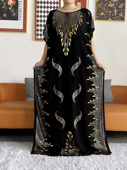 Sommarabaya – Kortärmad med guldfärgade tryck och matchande sjal