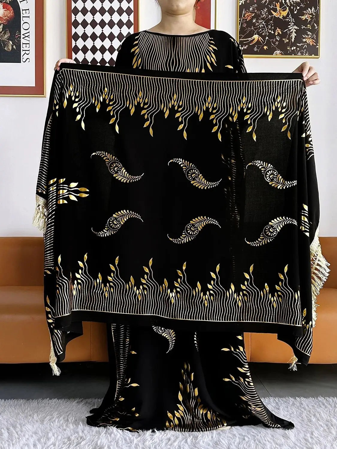 Sommarabaya – Kortärmad med guldfärgade tryck och matchande sjal