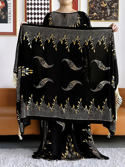 Sommarabaya – Kortärmad med guldfärgade tryck och matchande sjal