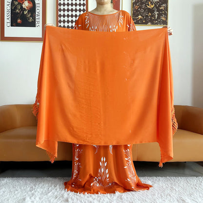 Sommarabaya – Kortärmad med guldfärgade tryck och matchande sjal