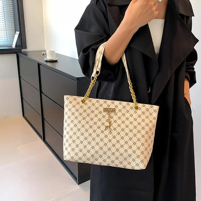 Dam Handväska – Stor Tote i Mjukt Läder med Accessoarer