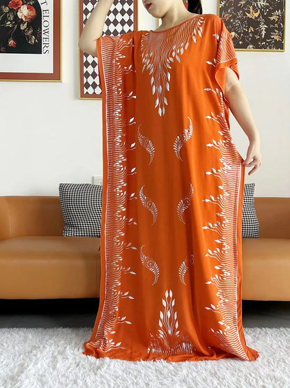 Sommarabaya – Kortärmad med guldfärgade tryck och matchande sjal