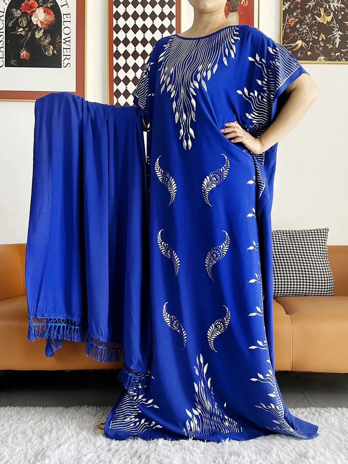 Sommarabaya – Kortärmad med guldfärgade tryck och matchande sjal