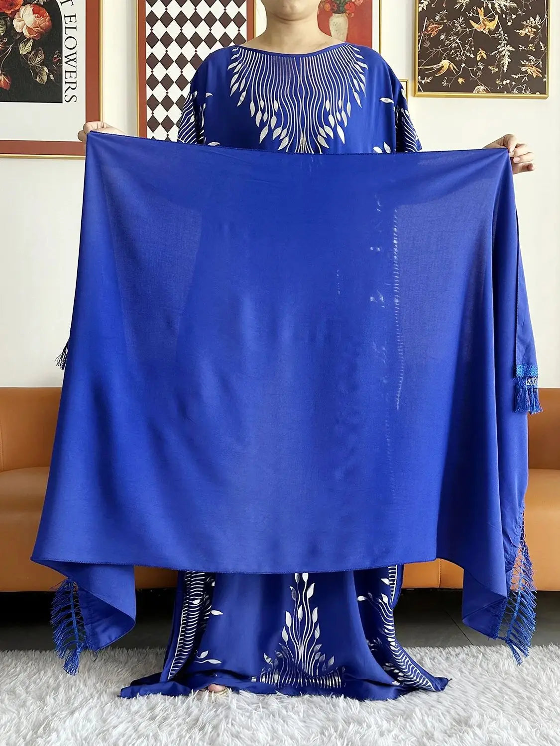 Sommarabaya – Kortärmad med guldfärgade tryck och matchande sjal