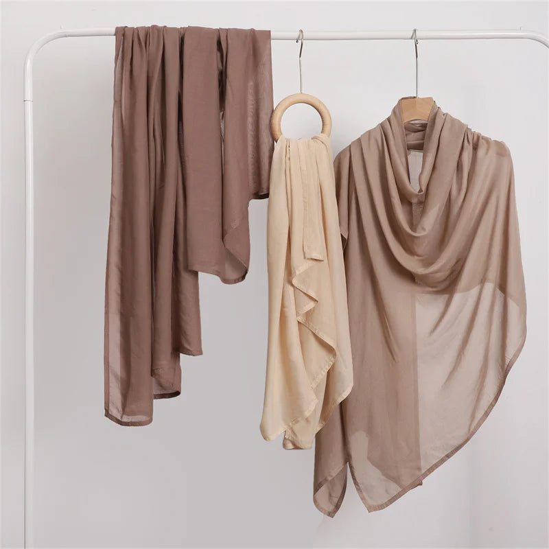 Damhijab / sjal - Tillverkad i mjuk rayon med fransdetaljer