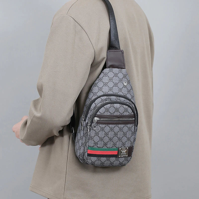 Herr Crossbody Väska – Multifunktionell Axelväska med Hörlursuttag & Stilren Design