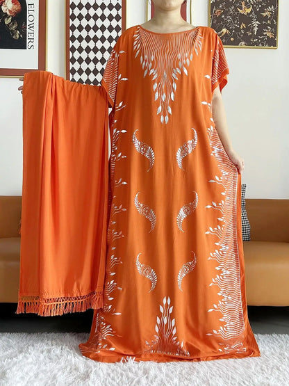 Sommarabaya – Kortärmad med guldfärgade tryck och matchande sjal