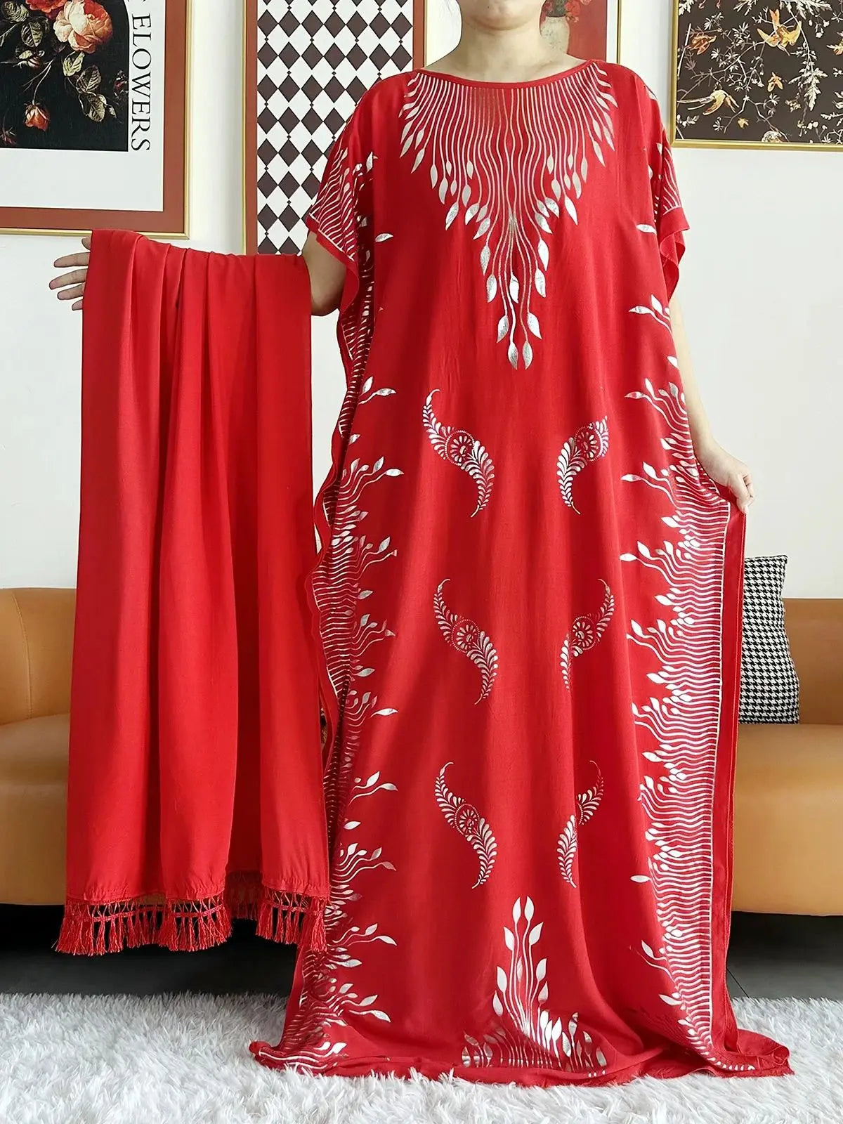 Sommarabaya – Kortärmad med guldfärgade tryck och matchande sjal