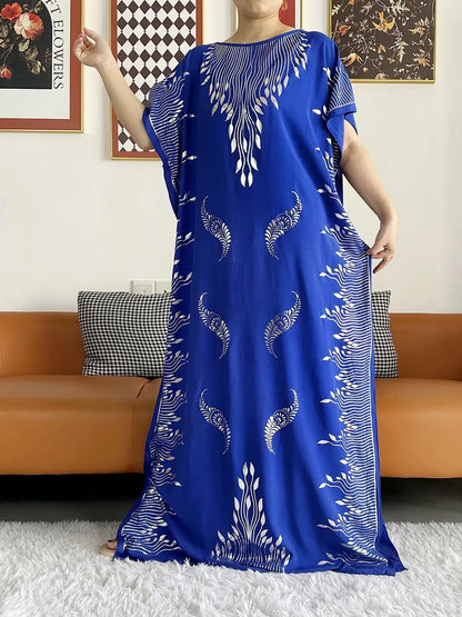 Sommarabaya – Kortärmad med guldfärgade tryck och matchande sjal