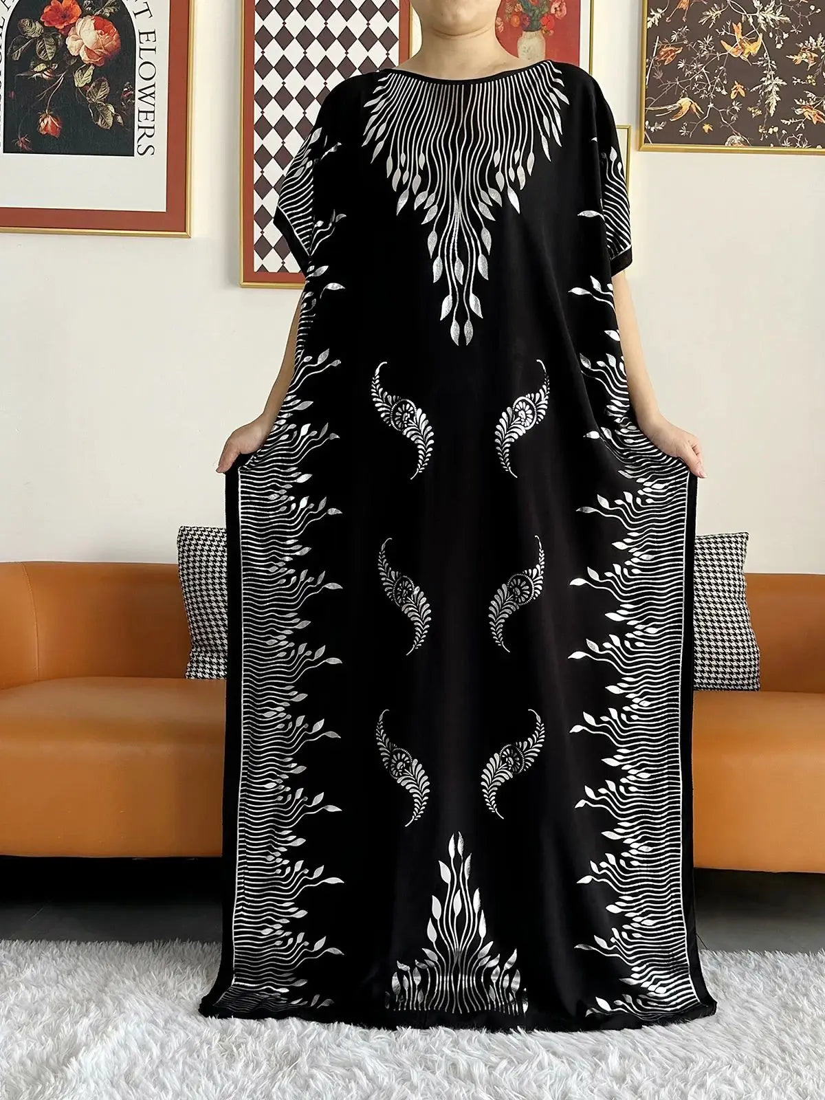 Sommarabaya – Kortärmad med guldfärgade tryck och matchande sjal