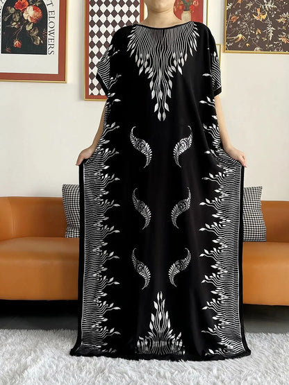 Sommarabaya – Kortärmad med guldfärgade tryck och matchande sjal