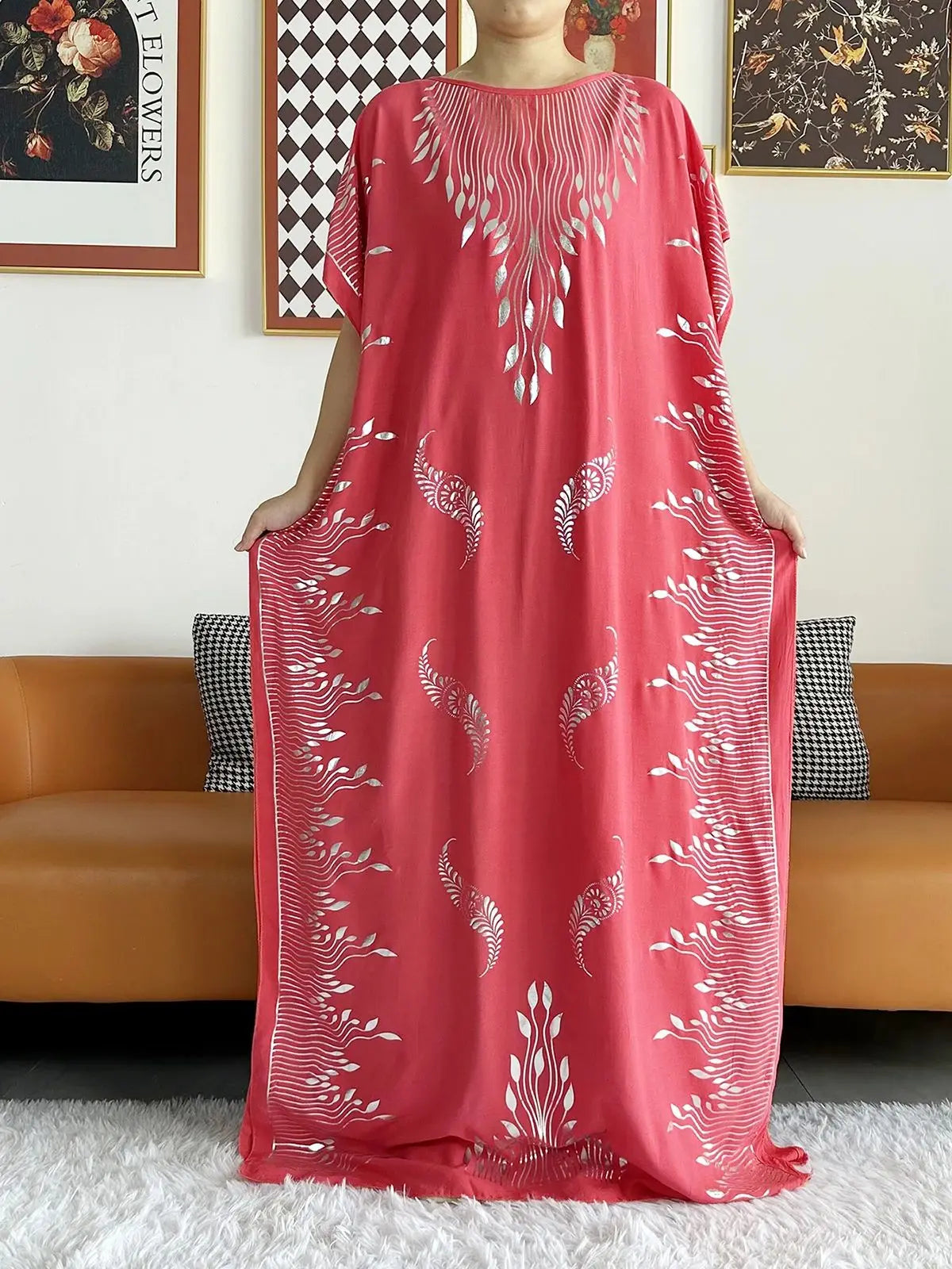 Sommarabaya – Kortärmad med guldfärgade tryck och matchande sjal