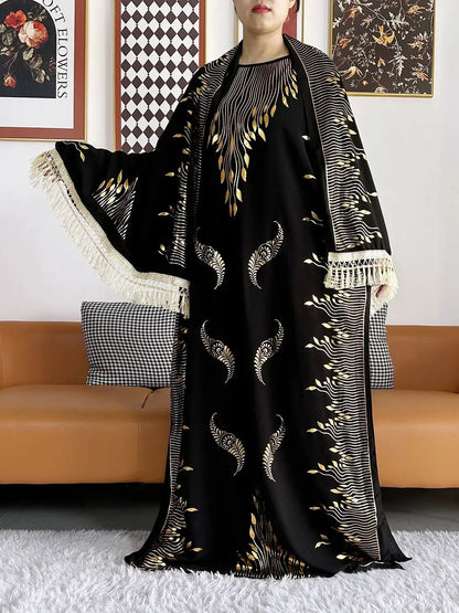 Sommarabaya – Kortärmad med guldfärgade tryck och matchande sjal