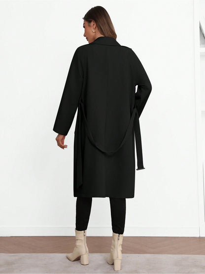 Elegant lång damkappa med bälte – minimalistisk trenchcoat i svart